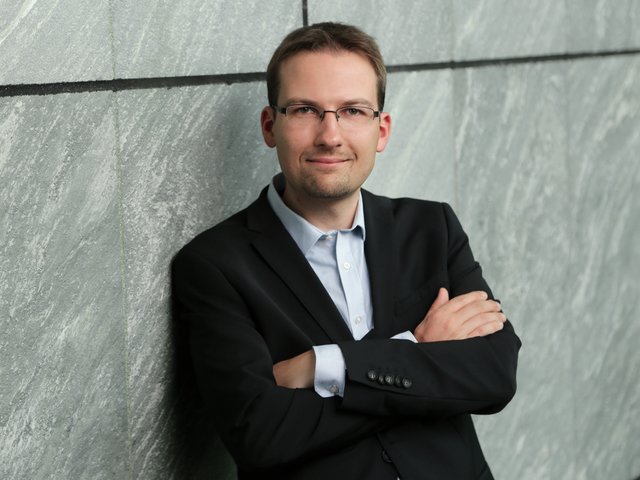 Portrait Prof. Oliver Hohlfeld