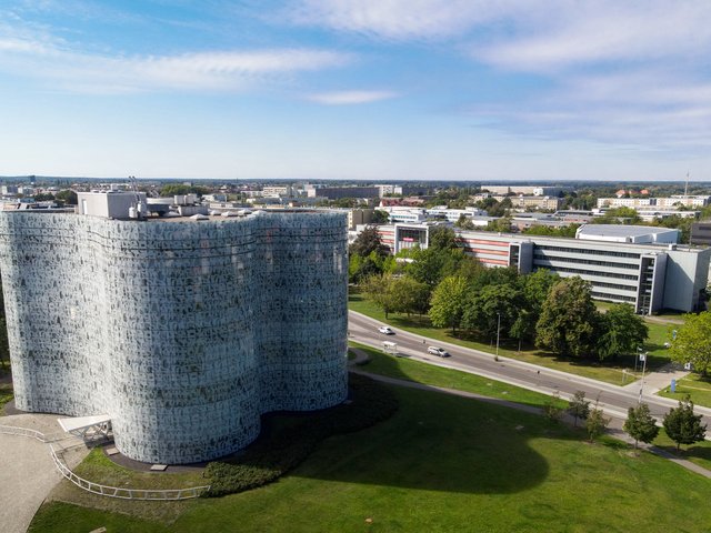 Blick auf das IKMZ.