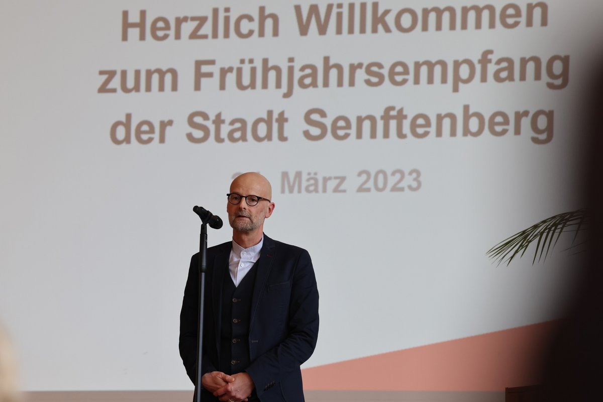 BTU Vice President for Academic Affairs Prof. Dr. Peer Schmidt during his welcoming remarks. Photo: Steffen Rasche