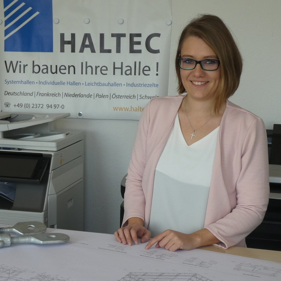 die dual Studierende Lina Prenzler von HALTEC Hallensysteme