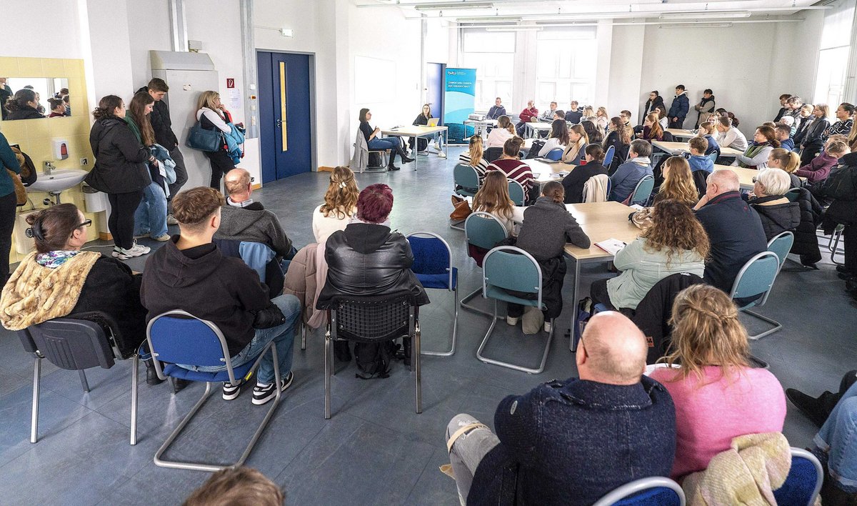 Interessierte Zuhörer während der Präsentation zum Lehramt 