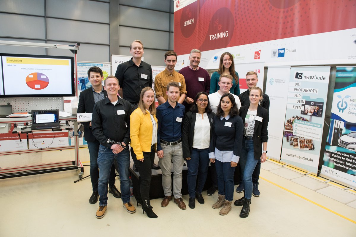 Teilnehmende an Pitchmesse – Gruppenfoto