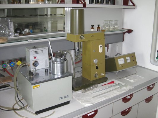 Rheometer Rheotest 2 (mit Kegel-Platte und Zylinder-Messgeometrie)