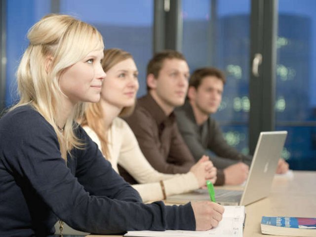 Im Seminar lernt man Grundlagen für richtiges Auftreten in Job und Karriere