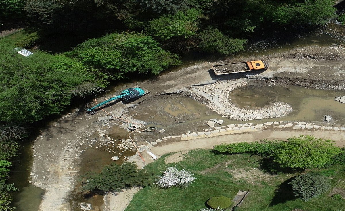 Einbau von Schneckenbuhnen