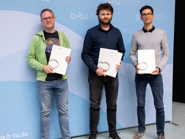Weitere herausragende Lehrveranstaltungen wurden erstmals mit Runner-Up Preisen gewürdigt. Ganz rechts: Johan-Friedrich Kirchner in Vertretung des FG Stadttechnik (Foto: Kenneth Marter)