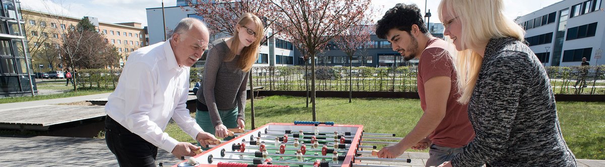 Unterstützungsangebot Kicker spielende Menschen