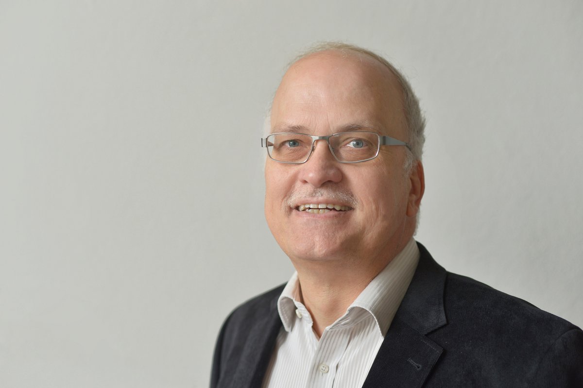 Portrait photo of Prof. Dr. Arnd Bauerkämper.