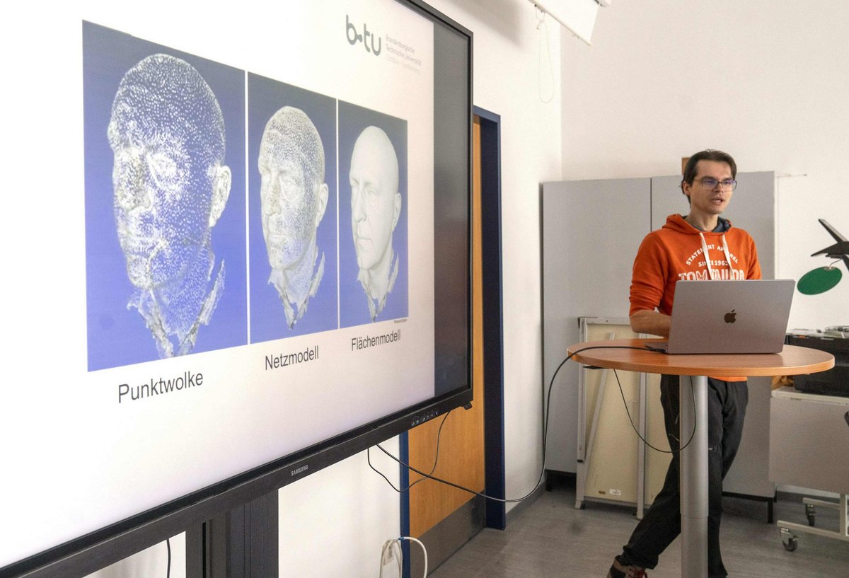 Studiengangsvorstellung und Eyperiment in der Medizintechnik.