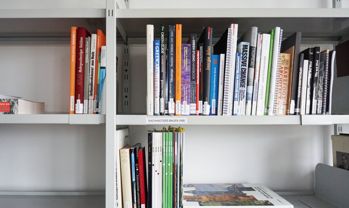 Bücherregal EEB Lehrstuhl