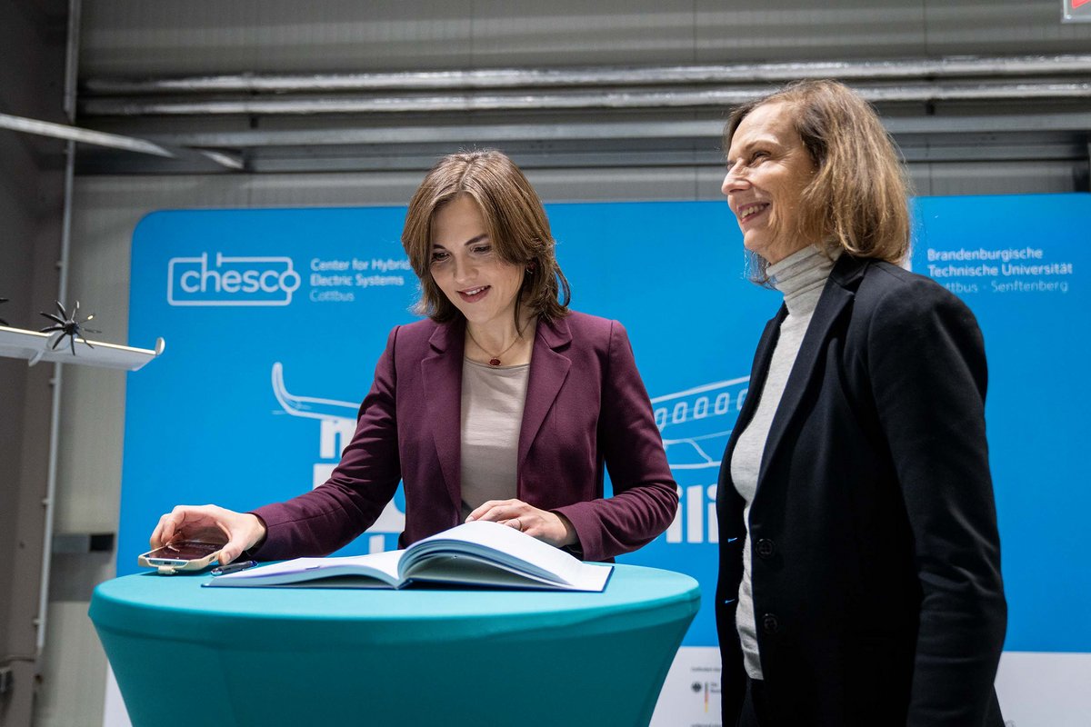 Gästebucheintrag an der Seite der Präsidentin