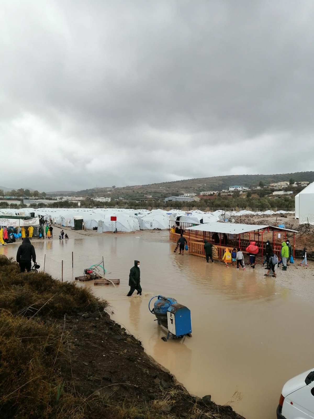 Der Strand von Lesbos, Griechenland mit Geflüchteten