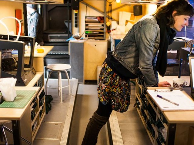 Mobiles FabLab on tour - neuartige Technologien zum Anfassen, Verstehen und zur Entfaltung der eigenen Kreativität