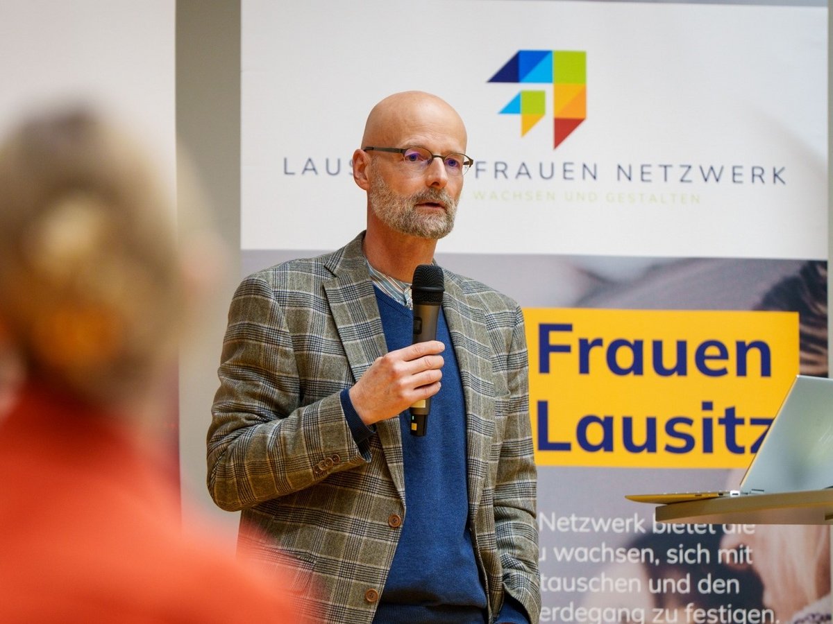 Vice-President for Academic Affairs at BTU Prof. Dr Peer Schmidt.