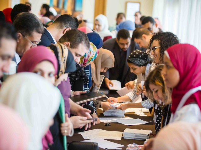 großes Interesse an den Ständen der Universitäten