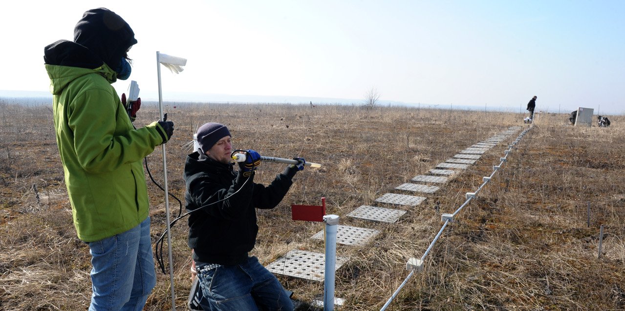 Master students in Environmental and Resource Management in the field