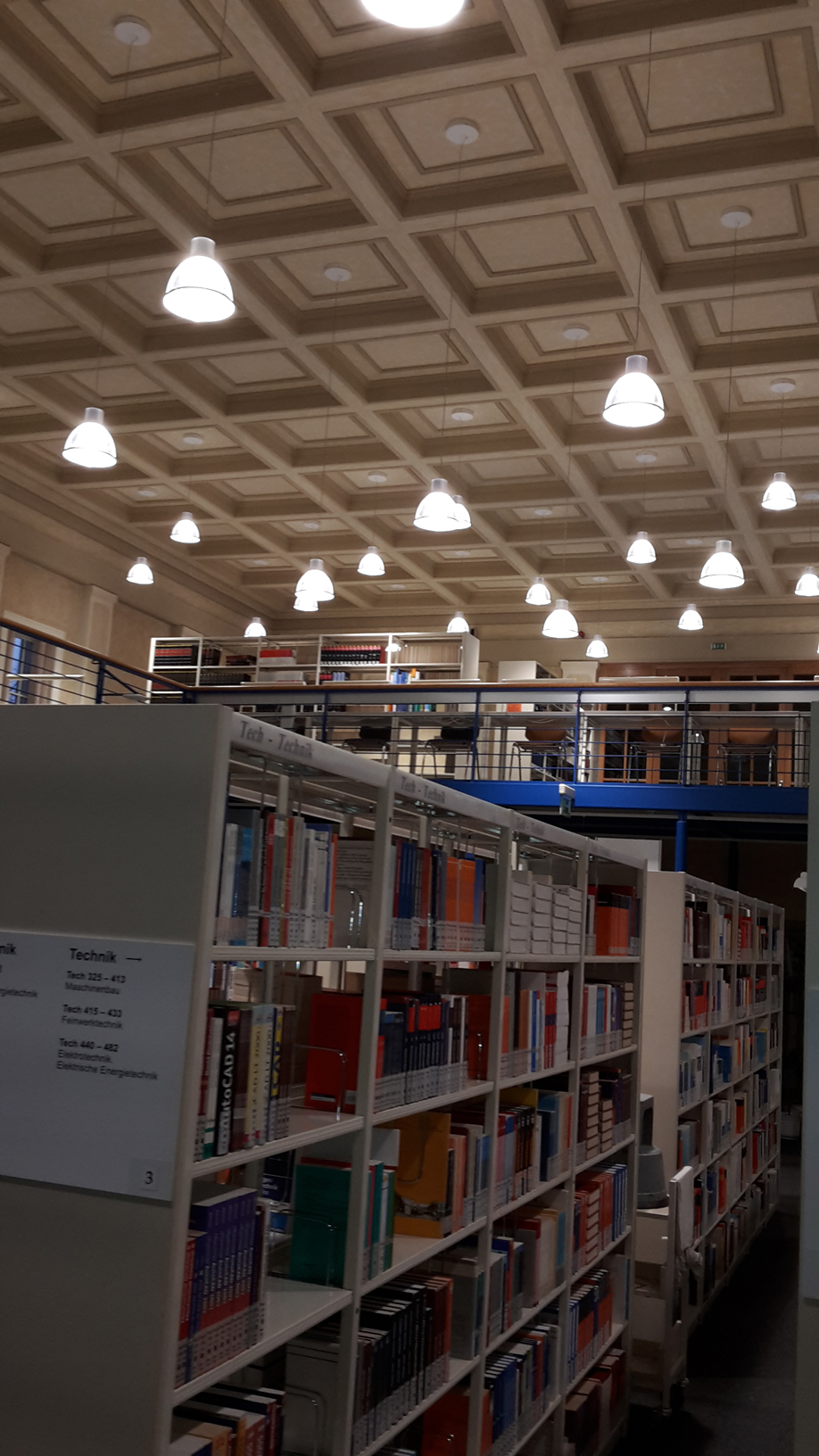 [Translate to Englisch:] Neue Deckenleuchten in der Standortbibliothek Senftenberg