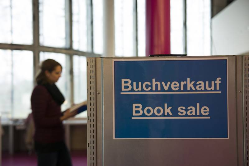 Buchverkauf ausgesonderter Bücher im IKMZ