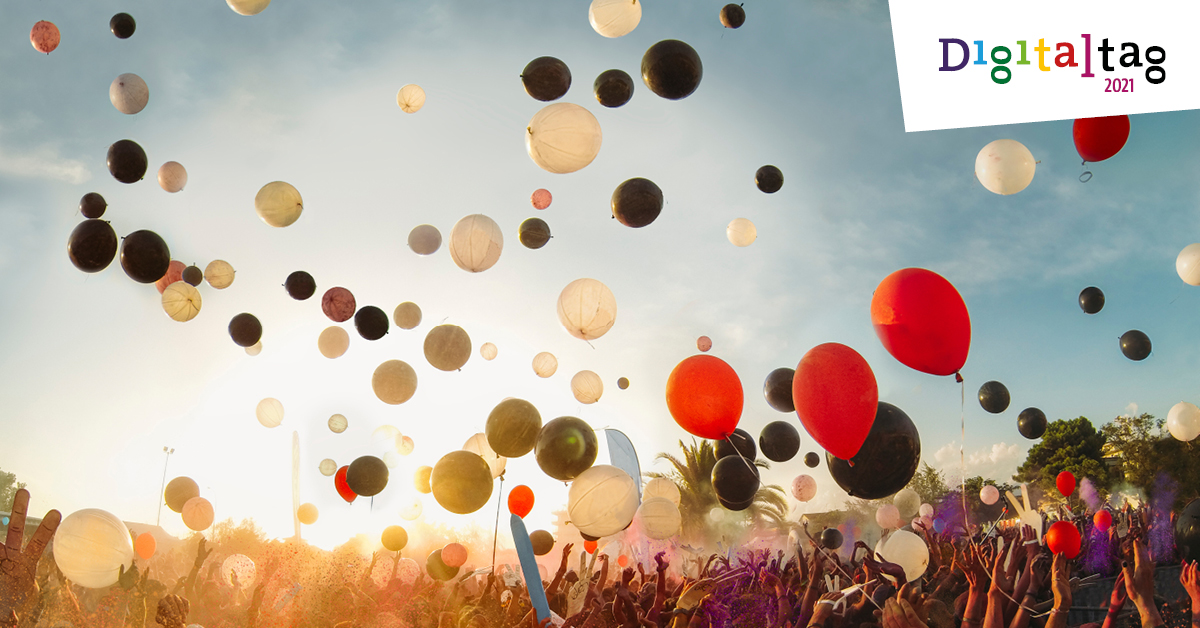 aufsteigende bunte Luftballons