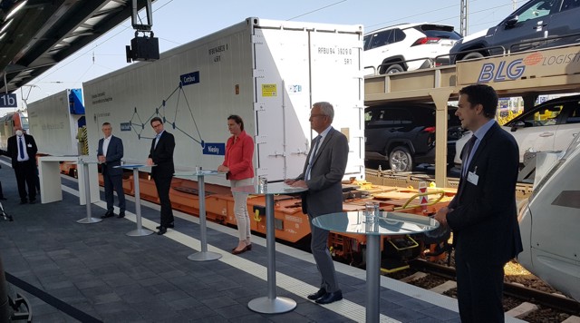 (v. r. n. l.) Dr. Markus Niggemann (stellv. für Cottbuser Oberbürgermeister Holger Kelch), Guido Beermann (Minister für Infrastruktur und Landesplanung des Landes Brandenburg), Prof. Dr. Corinna Salander (Präsidentin des DZSF), Andreas Scheuer (Bundesminister für Verkehr und digitale Infrastruktur) und Frank Sennhenn (Vorstand DB Netz AG) - Foto: (C) Thiel, 2021