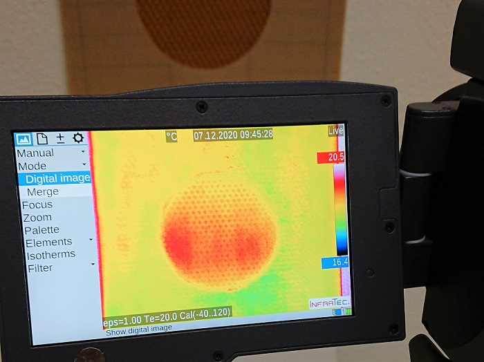 Wärmebild im Bildschirm der Thermographiekamera InfraTec VarioCAM HDx 645