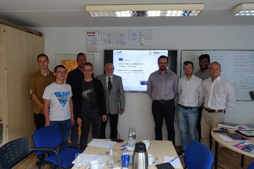 rof. Dr.-Ing. habil. Piotr Gendarz besucht seine Studenten am Fachgebiet LsW