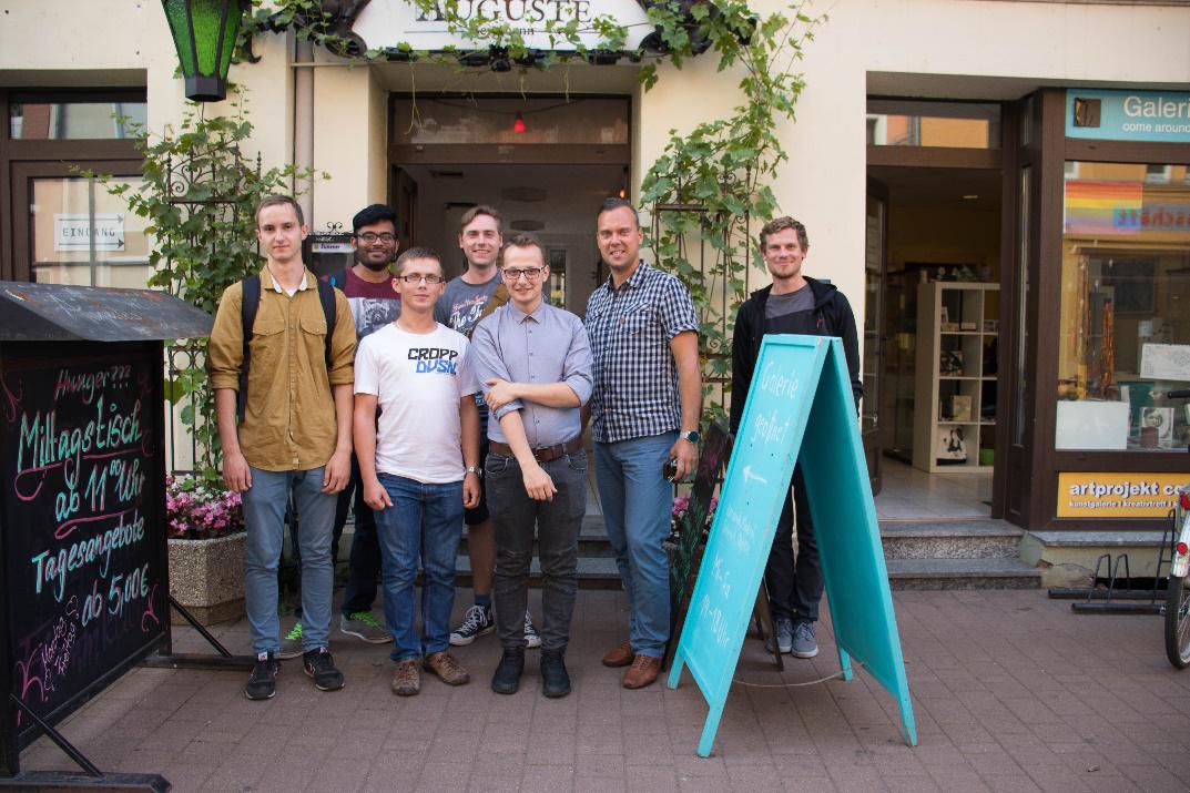 Mitarbeiter des Fachgebiets zeigen den Austauschstudenten die Stadt Cottbus