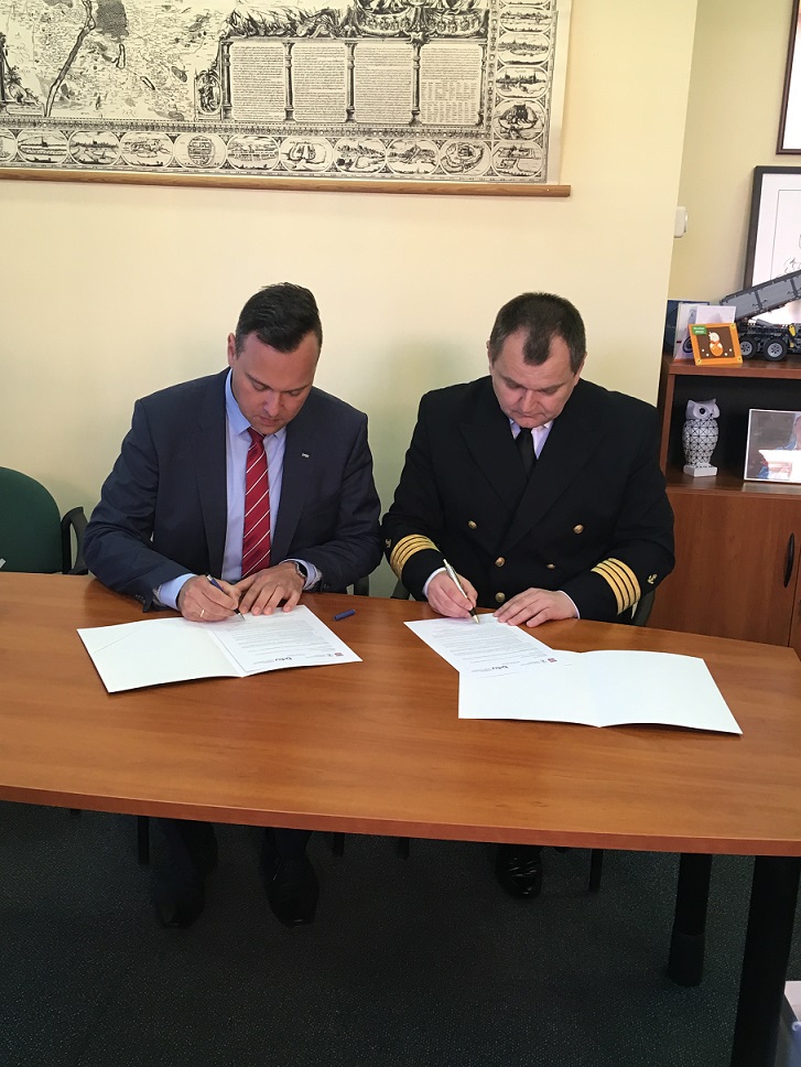 Letter of Intent Unterzeichnung durch PhD. Eng. Master Mariner Wojciech Ślączka (r.) und Prof. Holger Seidlitz