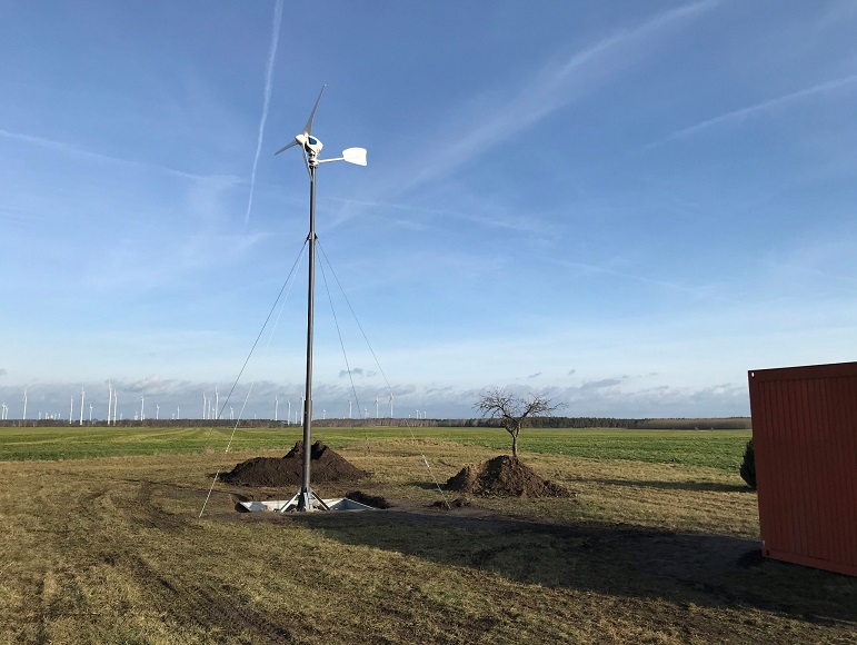 aufgebaute Windkraftanlage