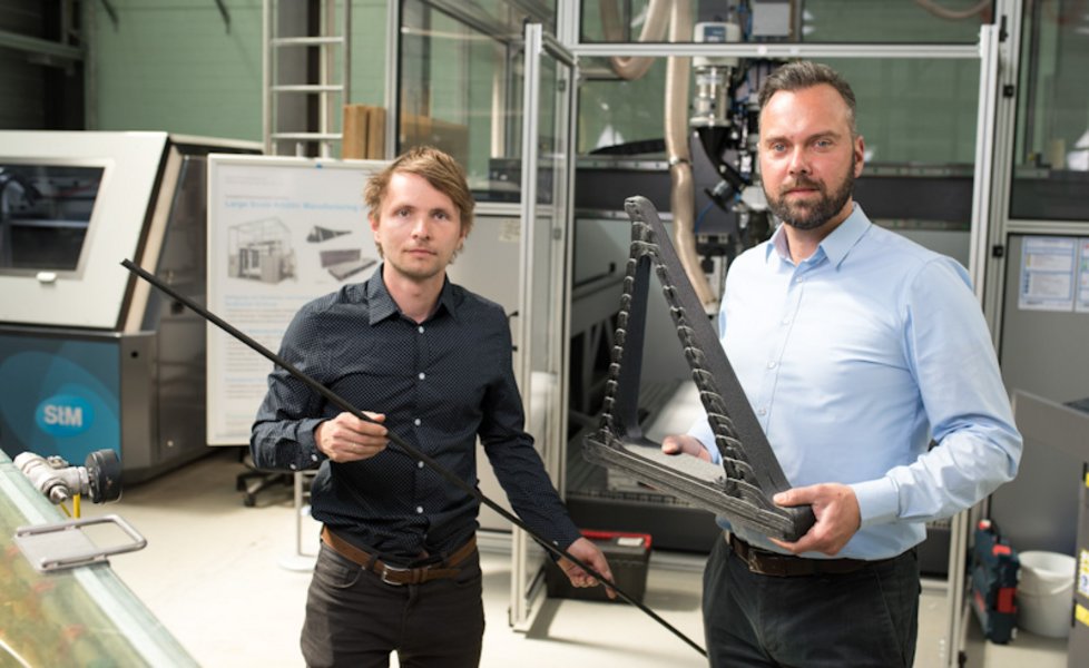 Prof. Dr.-Ing. Holger Seidlitz (l.) and Jonas Krenz