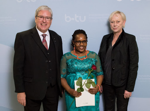 f.l.t.r.: President of the BTU Cottbus-Senftenberg: Prof. Jörg Steinbach, Mary Nthamb, President of the SI Club Anne Heym