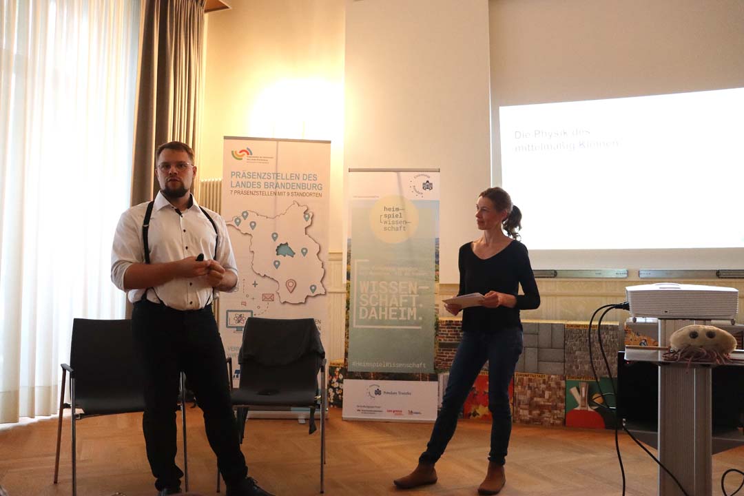 Dr. Erik Kalz und Susann Schilling von der Universität Potsdam (Foto: Universität Potsdam, Potsdam Transfer)