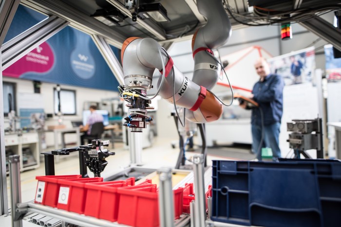 Demonstration einer Anwendung mit einem Roboterarm