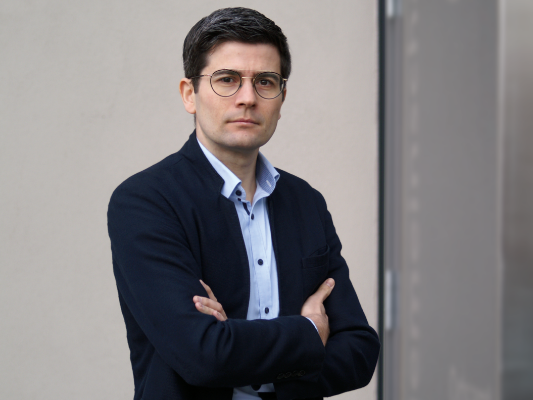Porträtfoto von Dr. Jens Balko.