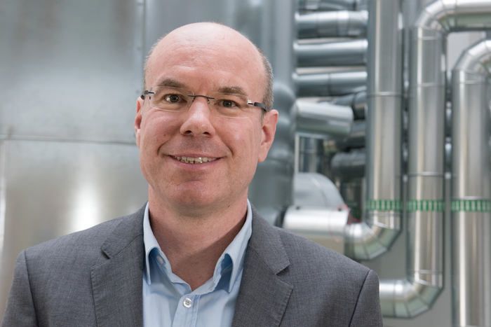 Porträtfoto von Prof. Dr. Felix Müsgens.