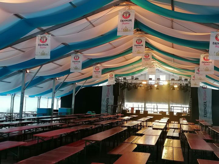 Blick in das Festzelt