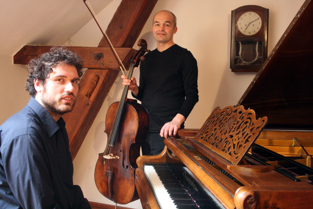 Die Musiker Neritan Hysa (li.) und Meinhard Holler.