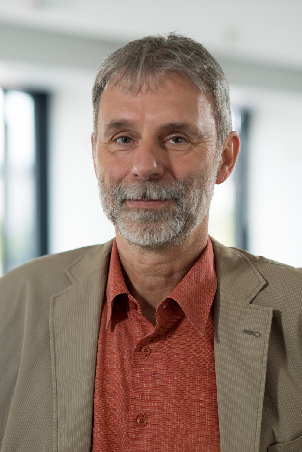 Porträtfoto von Prof. Dr. Matthias Koziol.