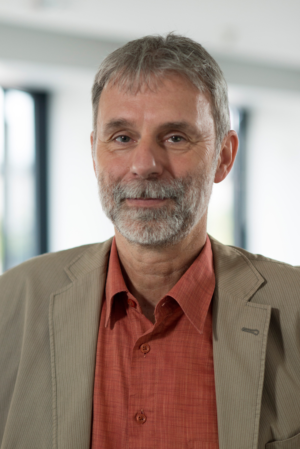 Portrait photo of Prof. Dr. Matthias Koziol.